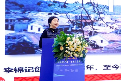 發(fā)布儀式上，李錦記中國(guó)企業(yè)事務(wù)總監(jiān)賴潔珊分享百年李錦記的可持續(xù)發(fā)展理念